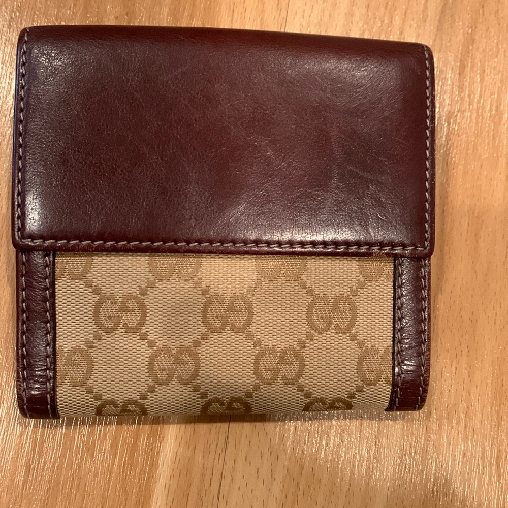 GUCCI VINTAGE Men’s Awesome Vintage Bi-Fold wallet